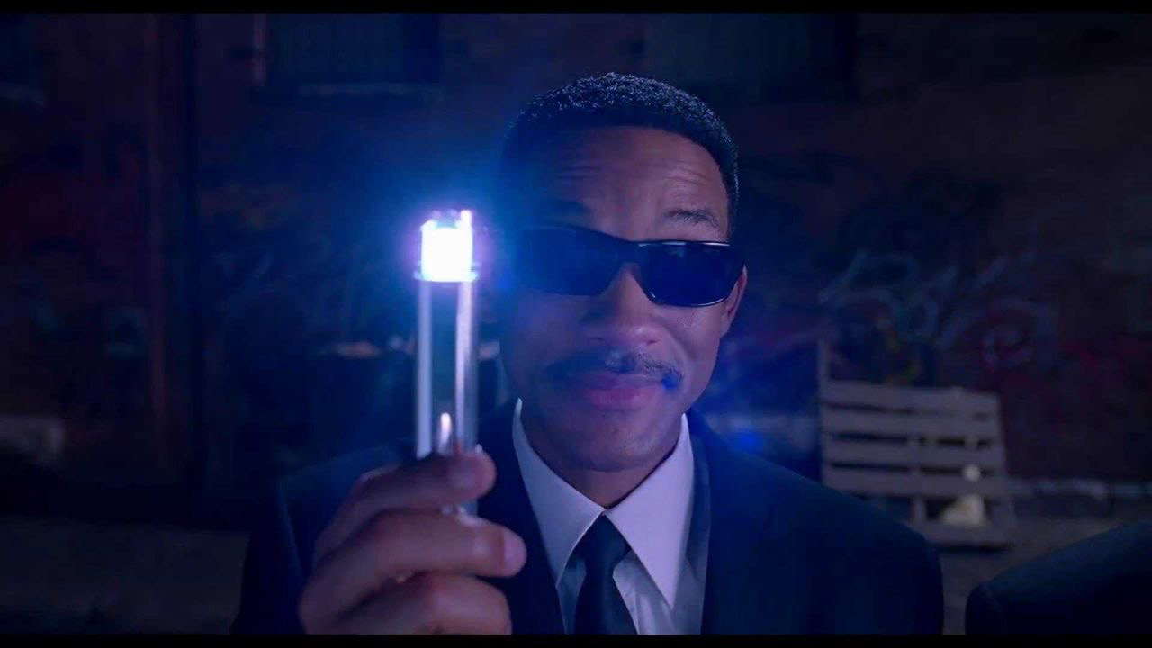 Il neurolizzatore di Men in Black, la metafora usata per raccontare i ricordi d'infanzia cancellati